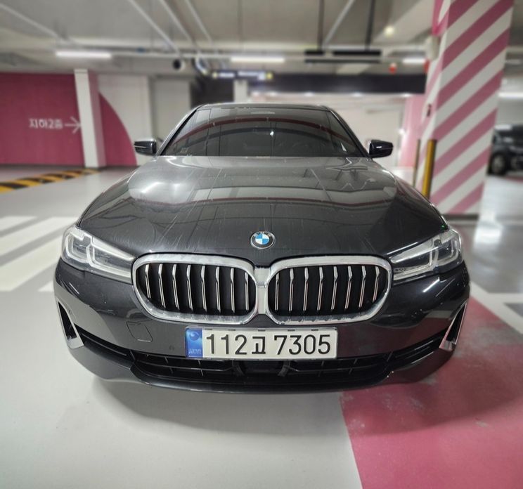 BMW 5-Series 2023