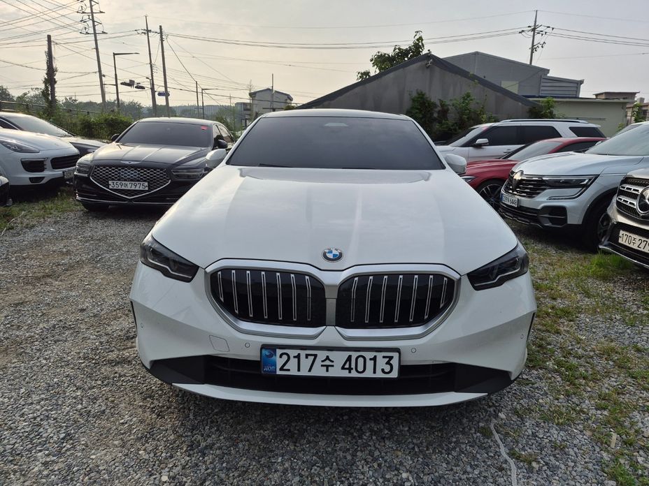 BMW 5-Series 2024