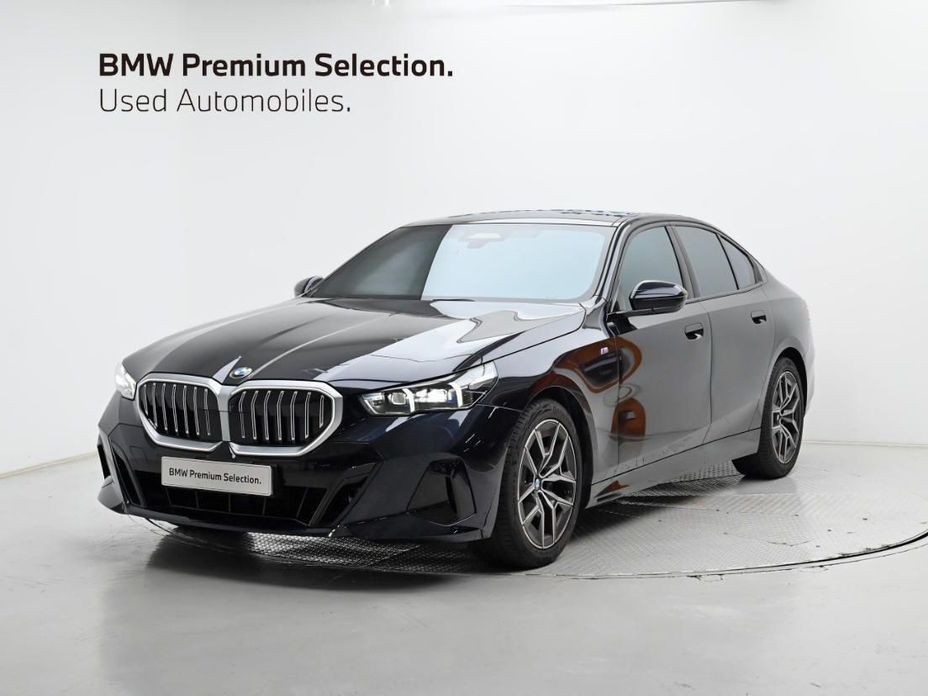 BMW 5-Series 2024