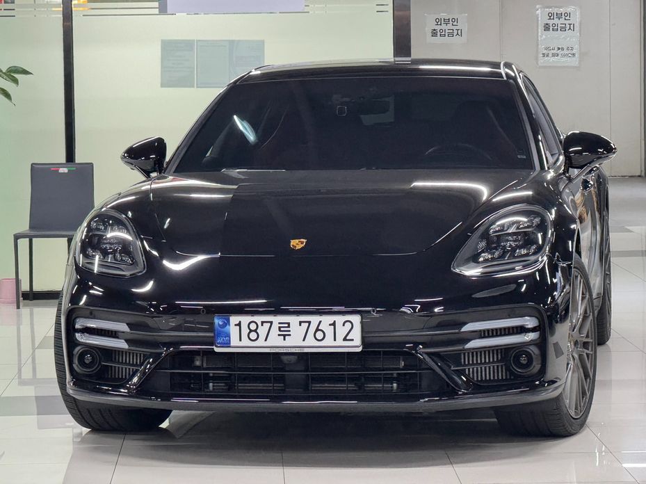 Porsche Panamera 2023