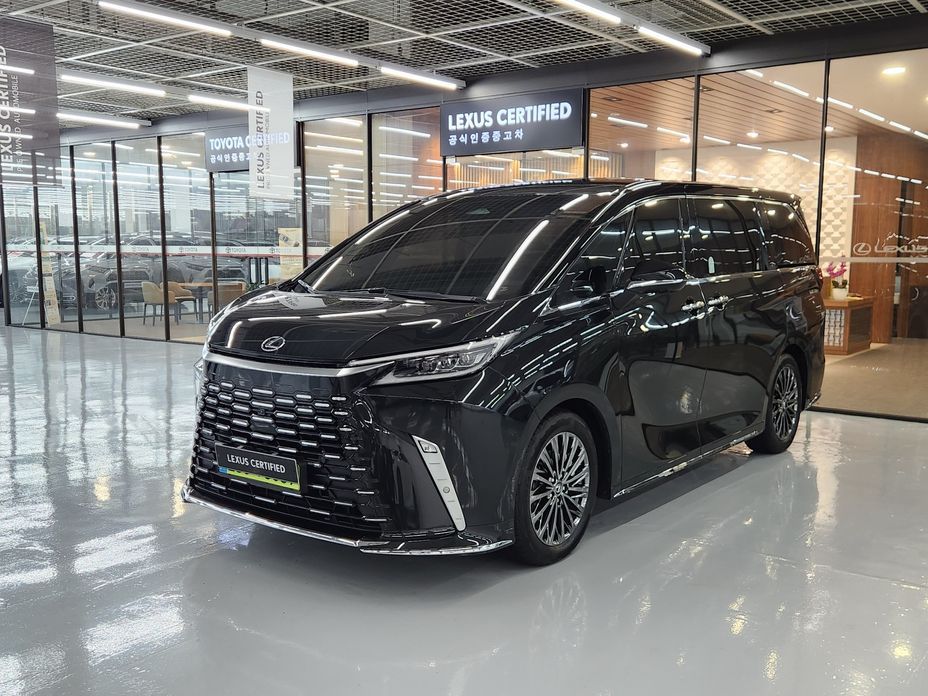 Lexus LM 2025