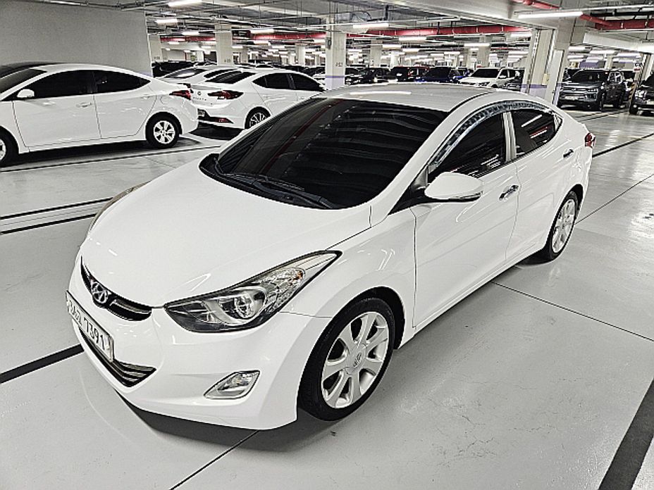 Hyundai AVANTE 2012