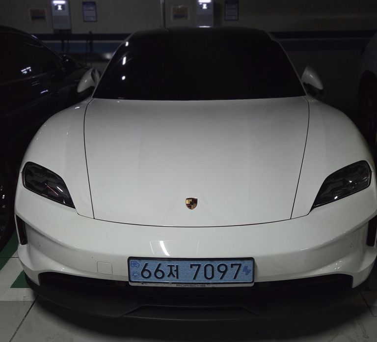 Porsche Taycan 2025