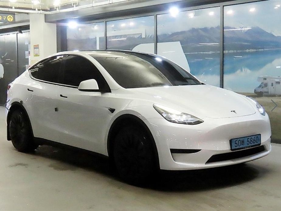 Tesla Model Y 2024