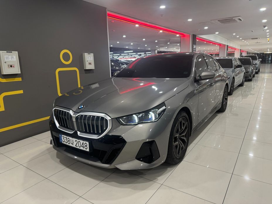 BMW 5-Series 2025