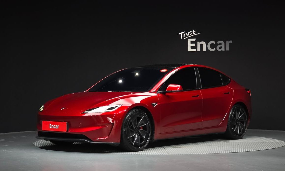 Tesla Model 3 2024
