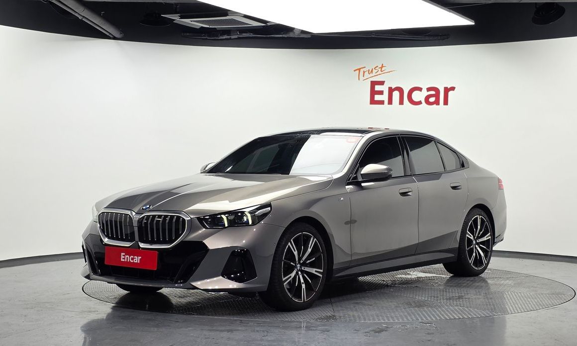 BMW 5-Series 2025