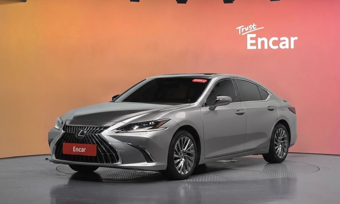 Lexus ES 2025