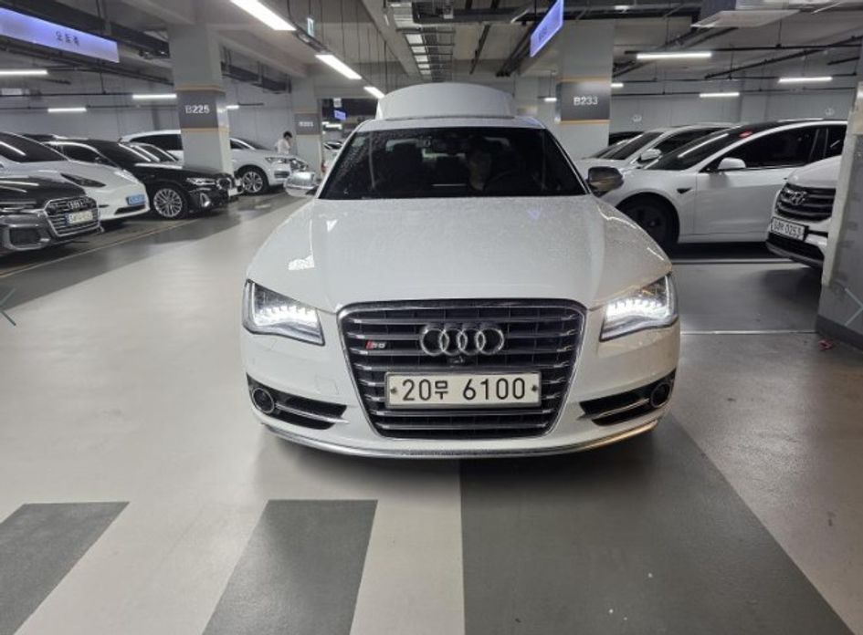 Audi S8 2014