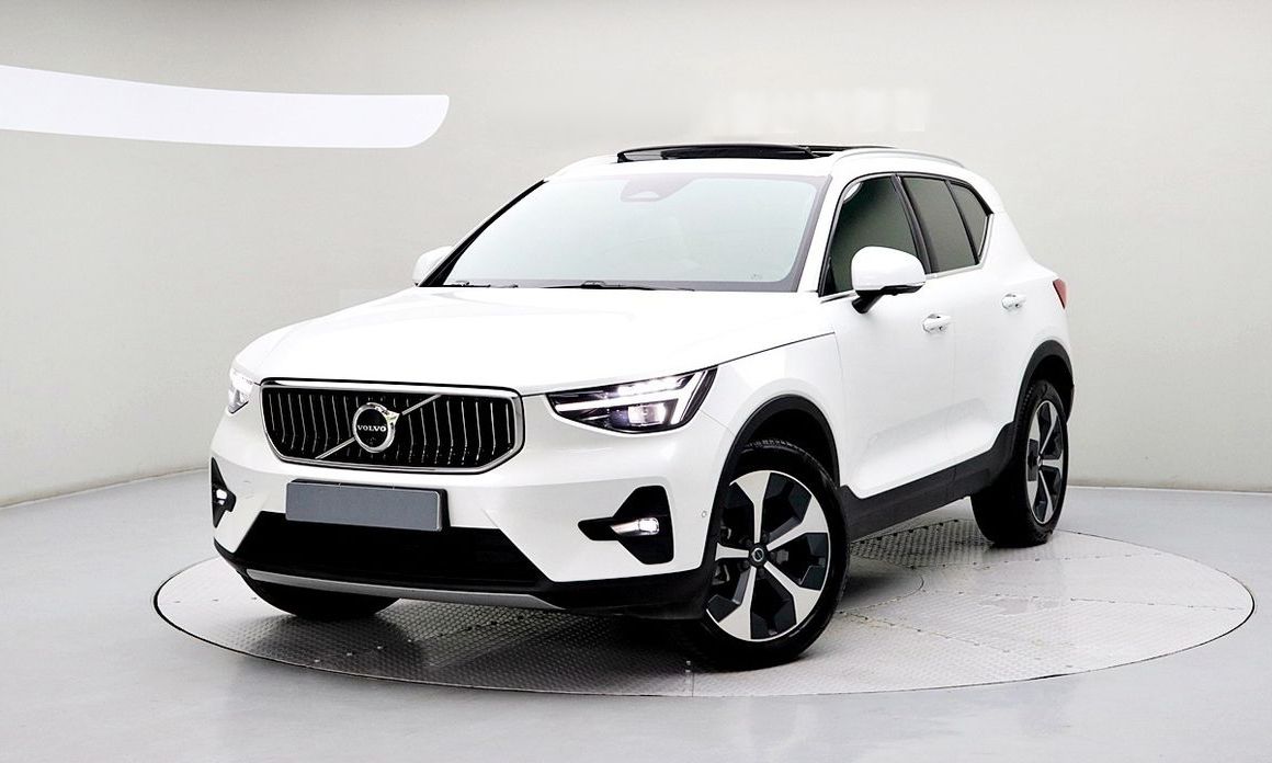 Volvo XC40 2025