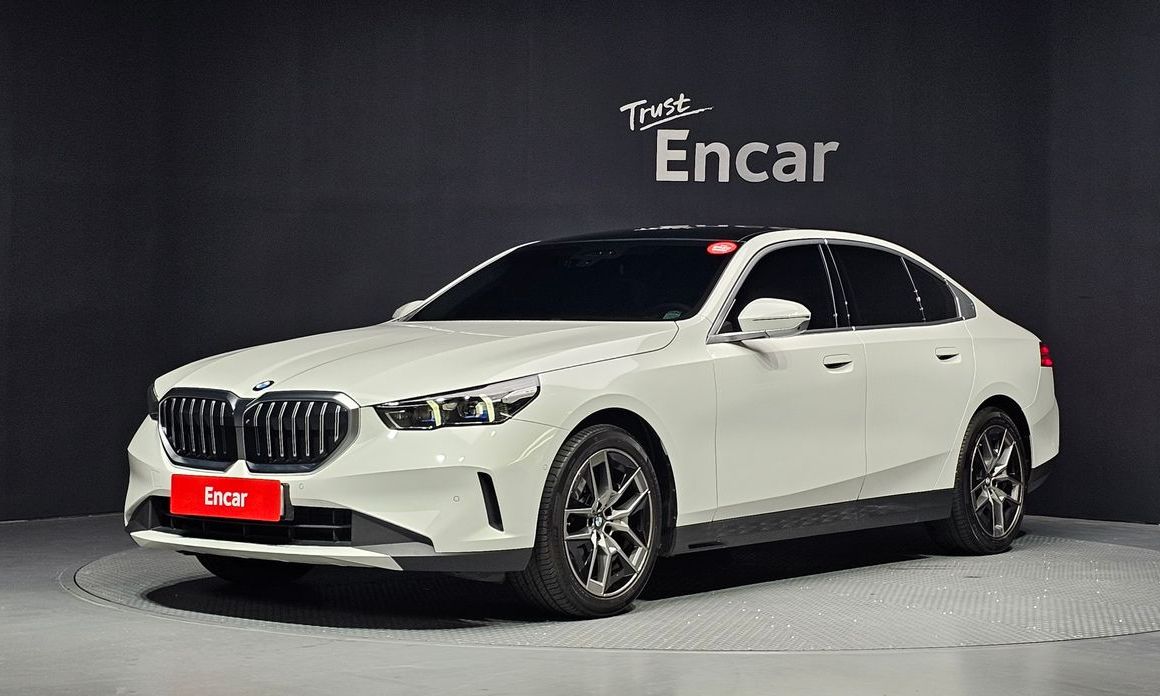 BMW 5-Series 2024