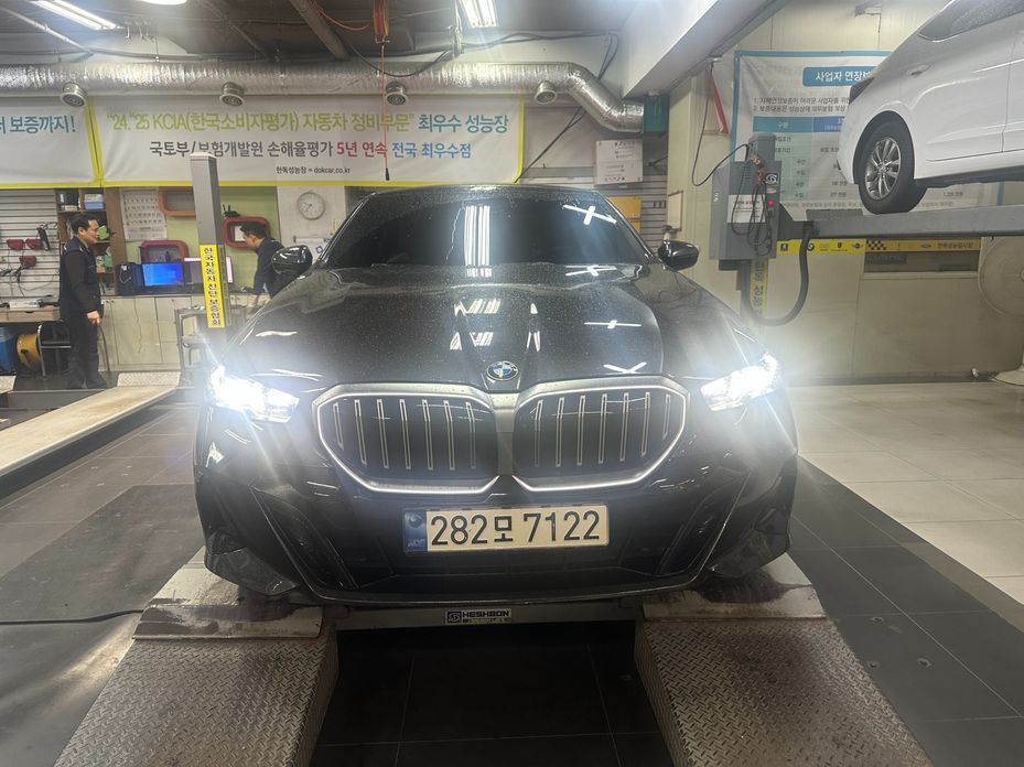 BMW 5-Series 2024