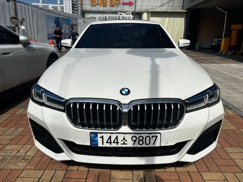 BMW 5-Series 2023