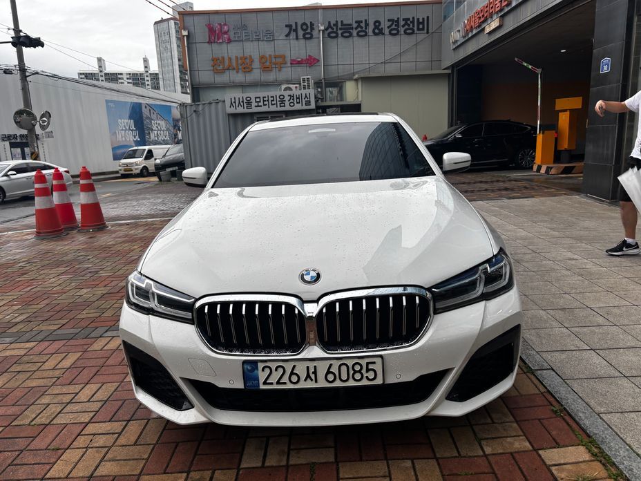 BMW 5-Series 2023