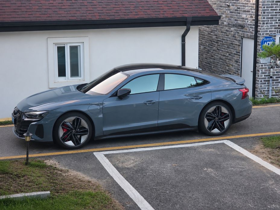 Audi RS e-tron GT 2024