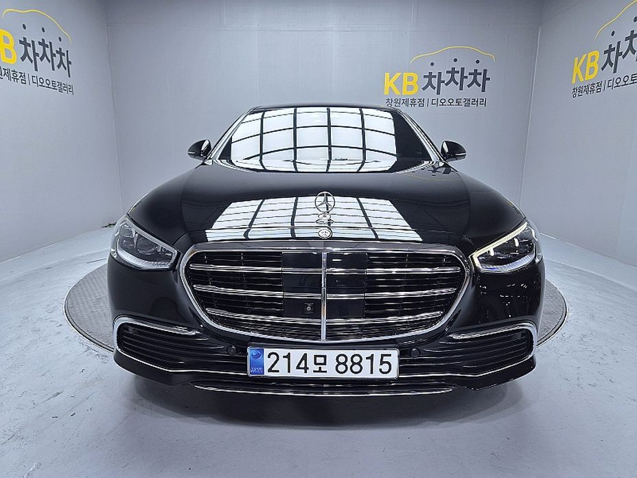Mercedes-Benz S-Class 2024