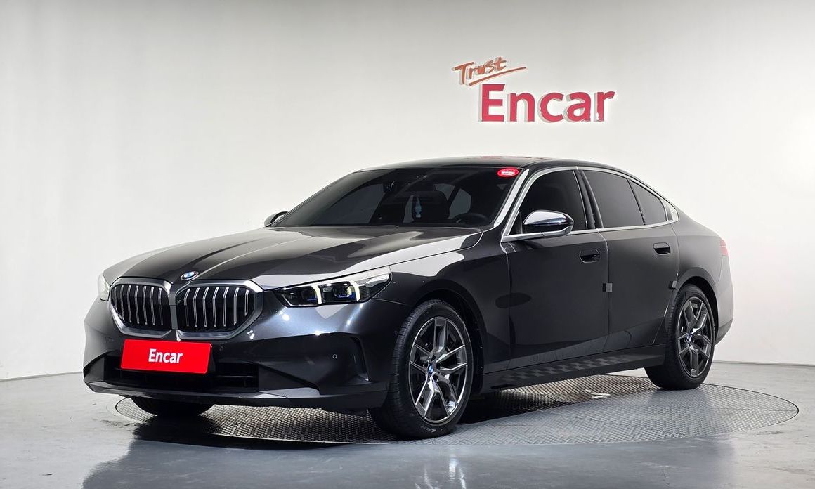 BMW 5-Series 2024