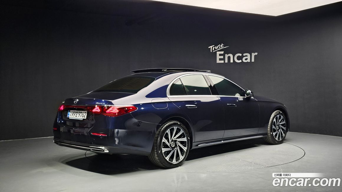 Mercedes-Benz E-Class 2024