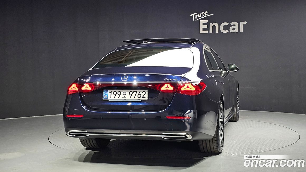 Mercedes-Benz E-Class 2024