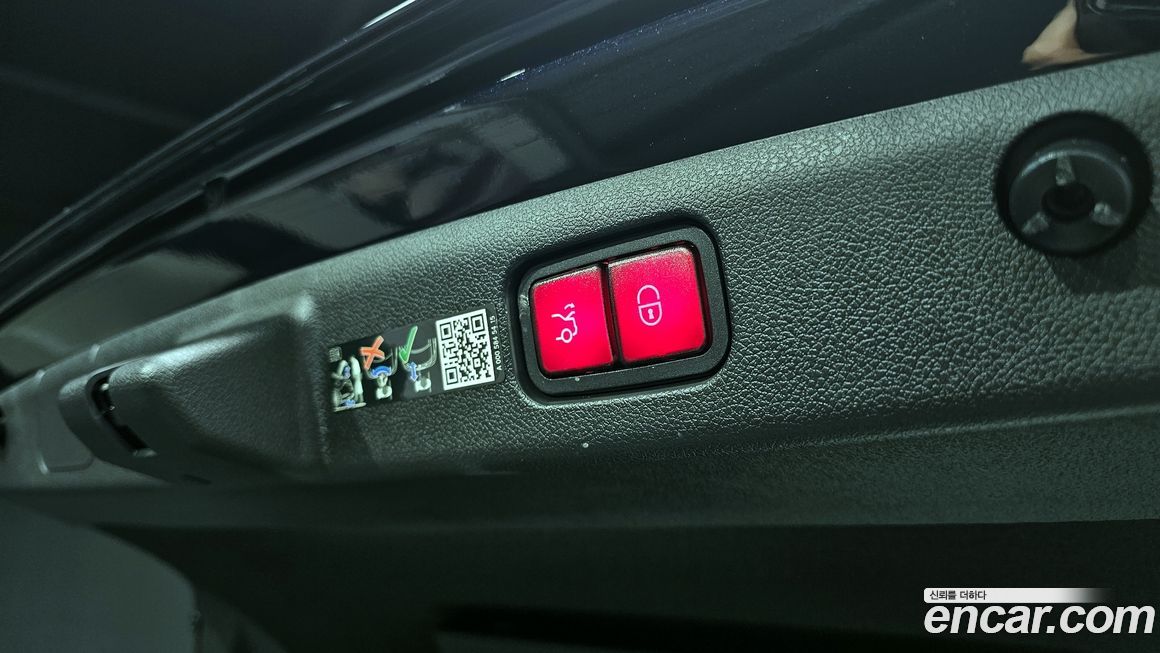 Mercedes-Benz E-Class 2024