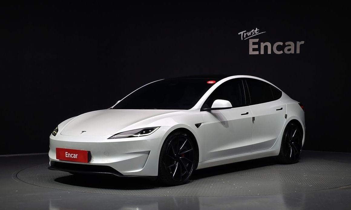 Tesla Model 3 2024