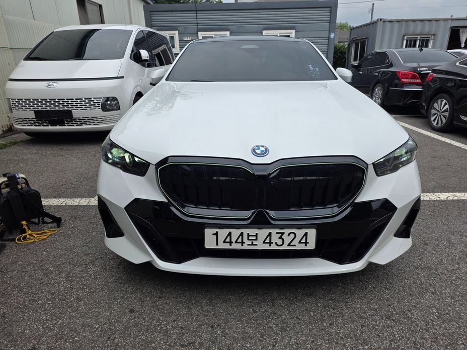 BMW 5-Series 2025
