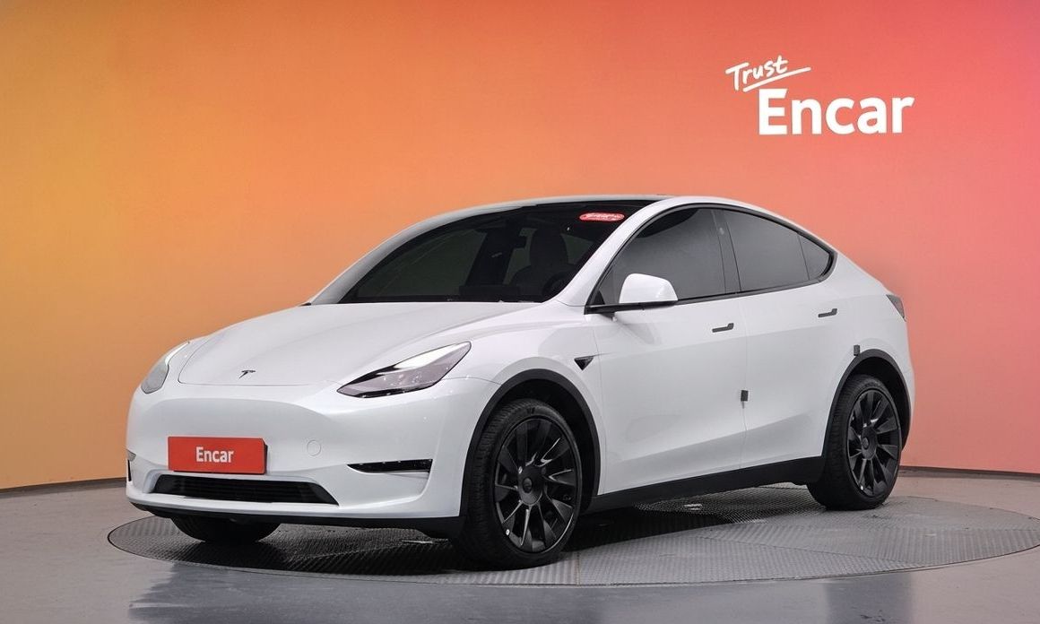 Tesla Model Y 2024