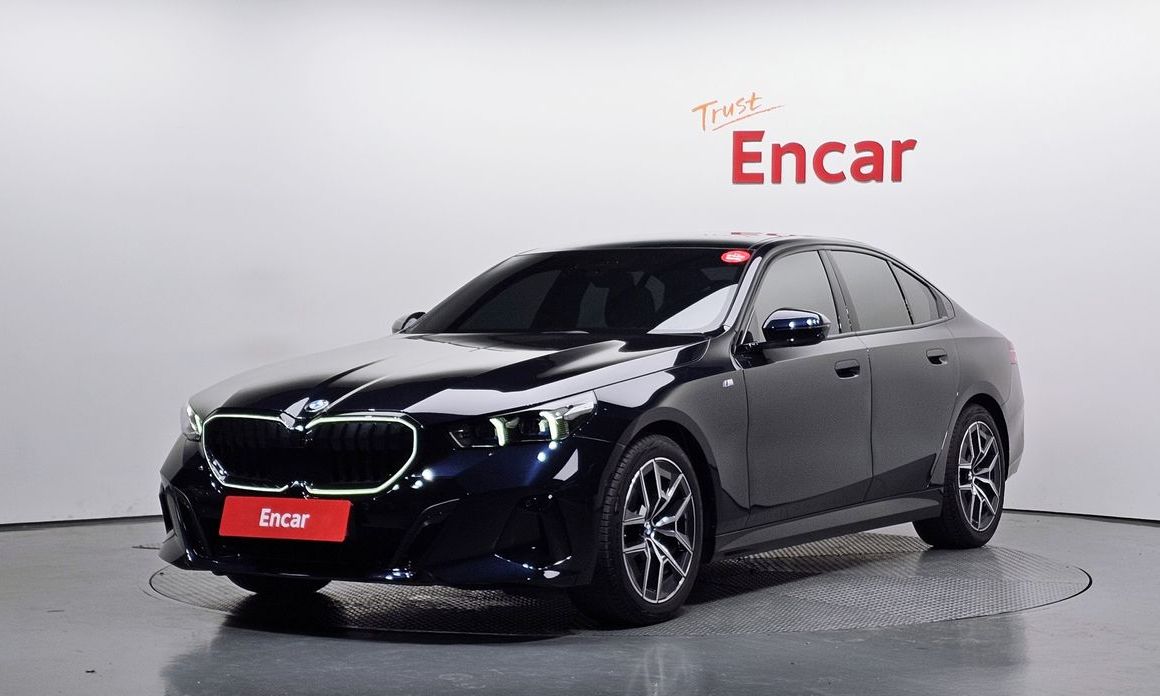 BMW 5-Series 2024