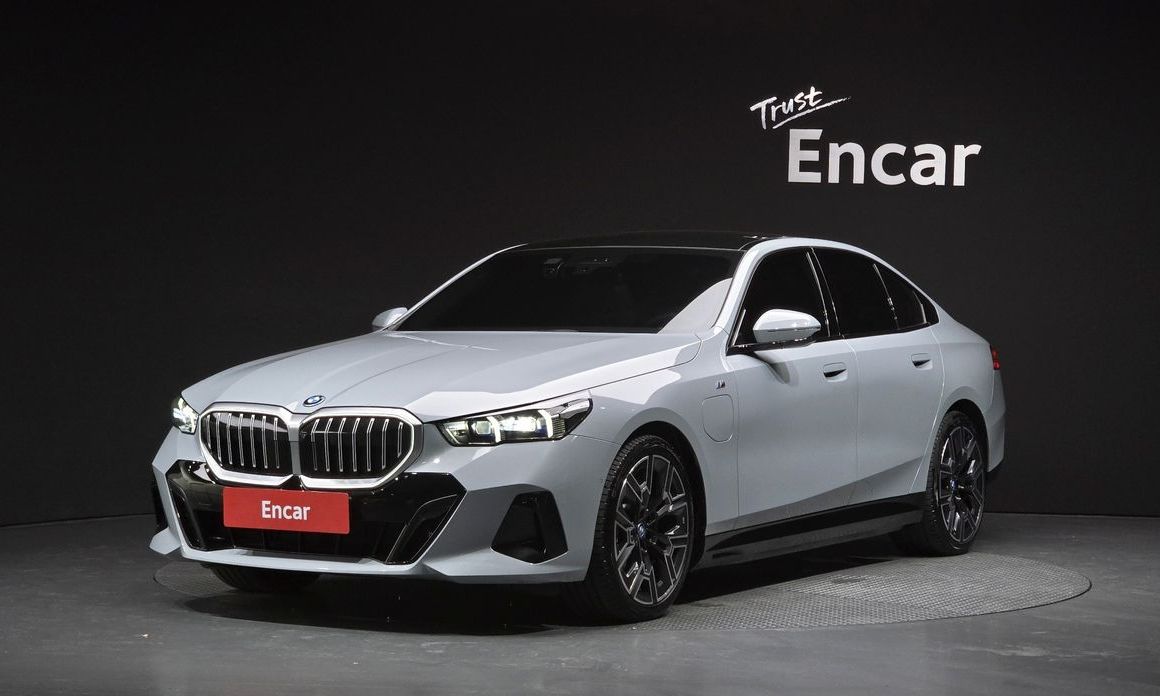 BMW 5-Series 2024