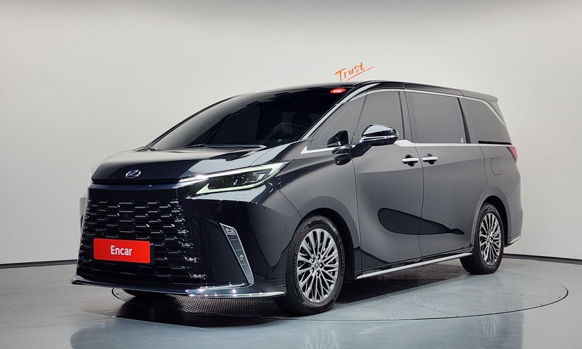 Lexus LM 2025
