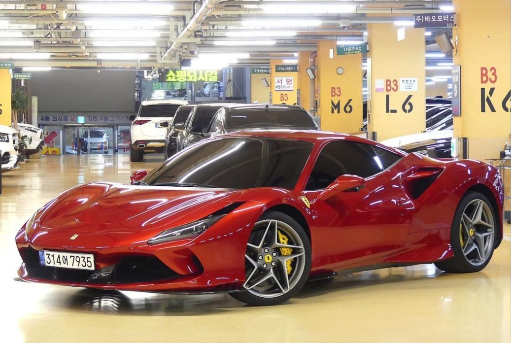 Ferrari F8 2021