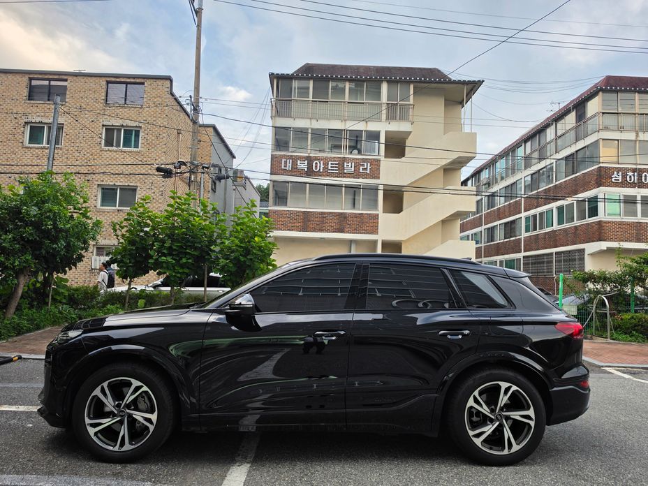 Audi Q6 e-tron 2025