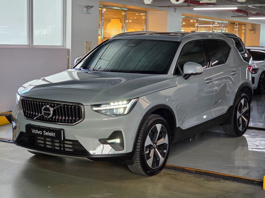 Volvo XC40 2025