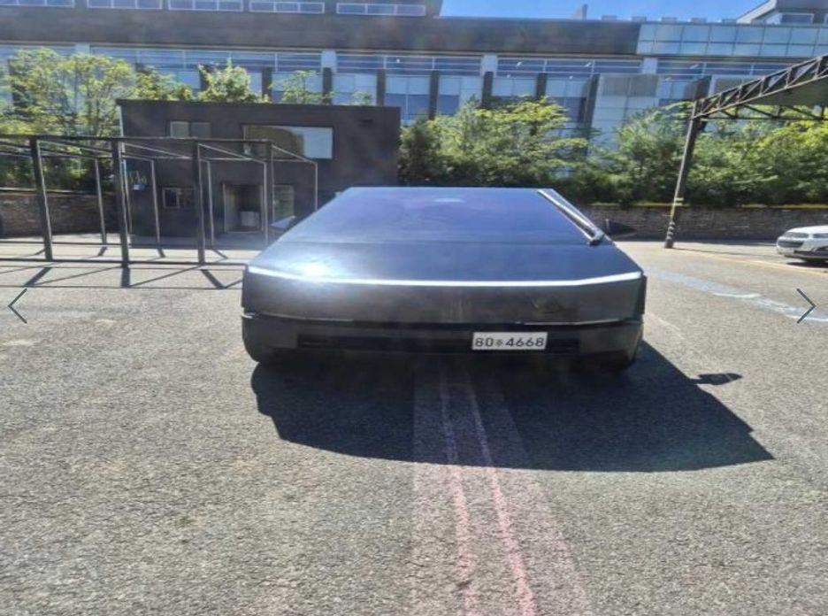 Tesla Cybertruck 2026