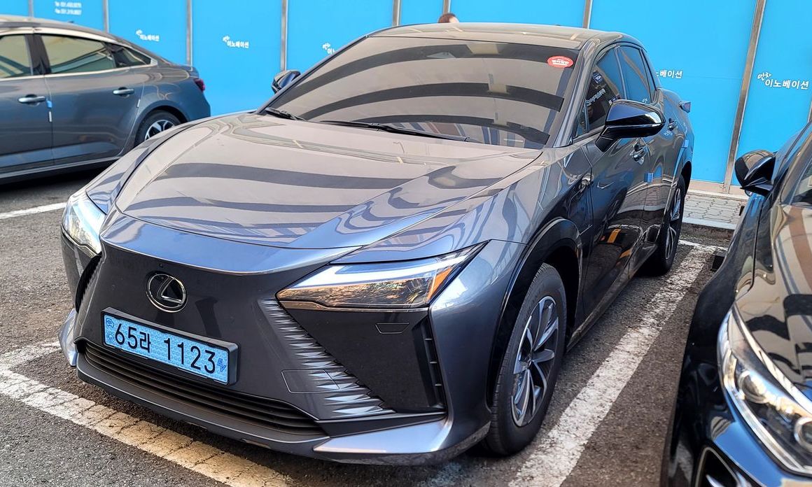 Lexus RZ 2023