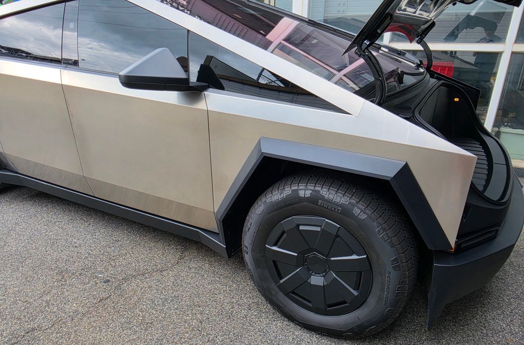 Tesla Cybertruck 2026