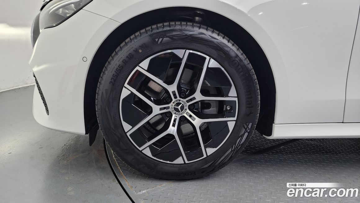 Mercedes-Benz E-Class 2025