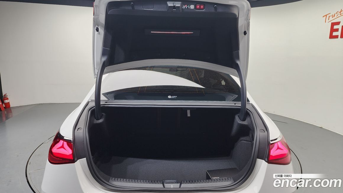 Mercedes-Benz E-Class 2025