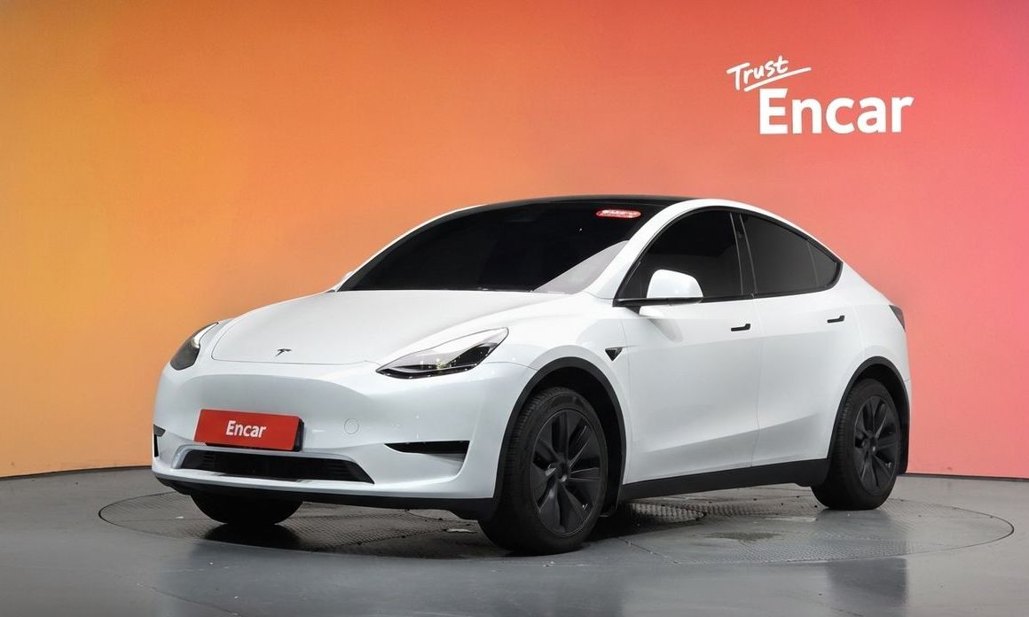 Tesla Model Y 2024