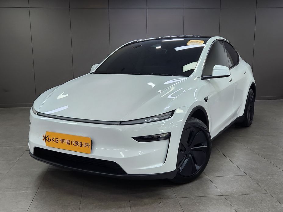 Tesla Model Y 2025