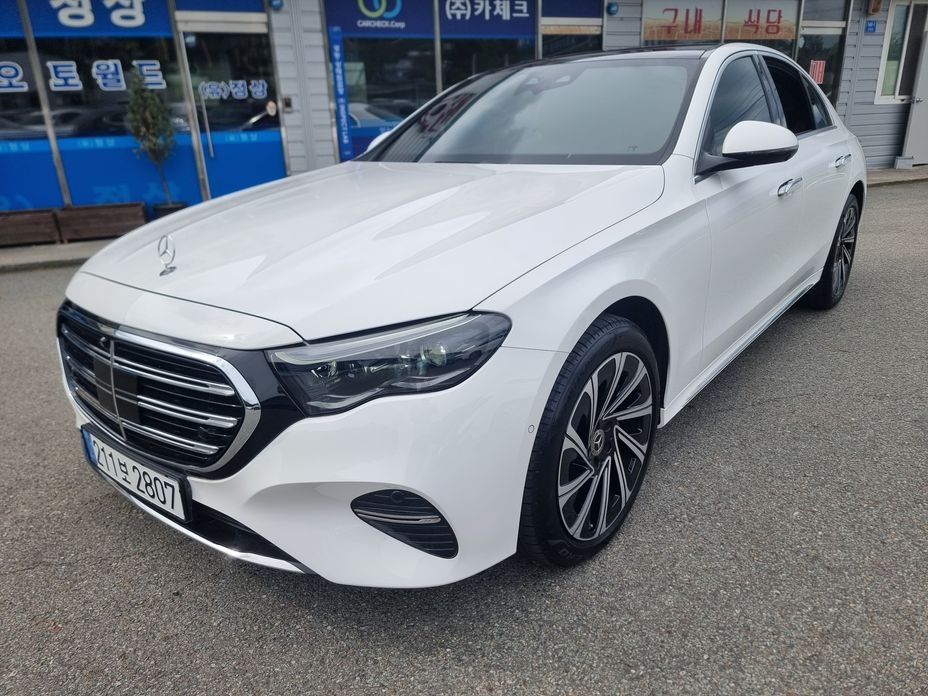 Mercedes-Benz E-Class 2024