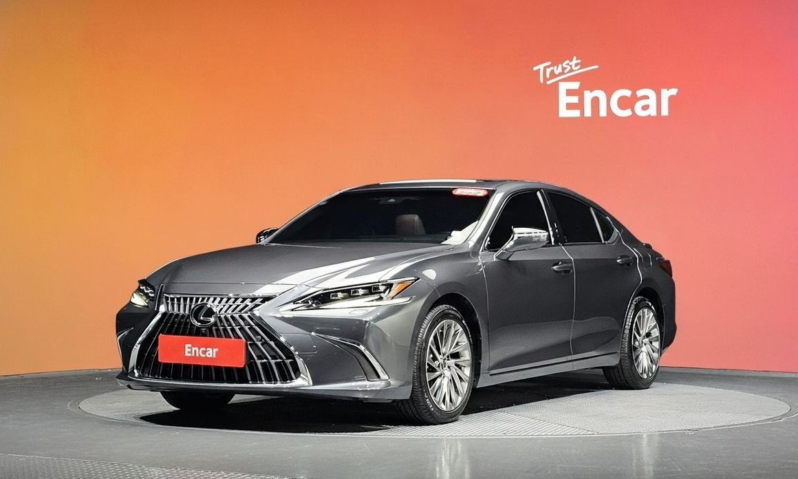 Lexus ES 2025