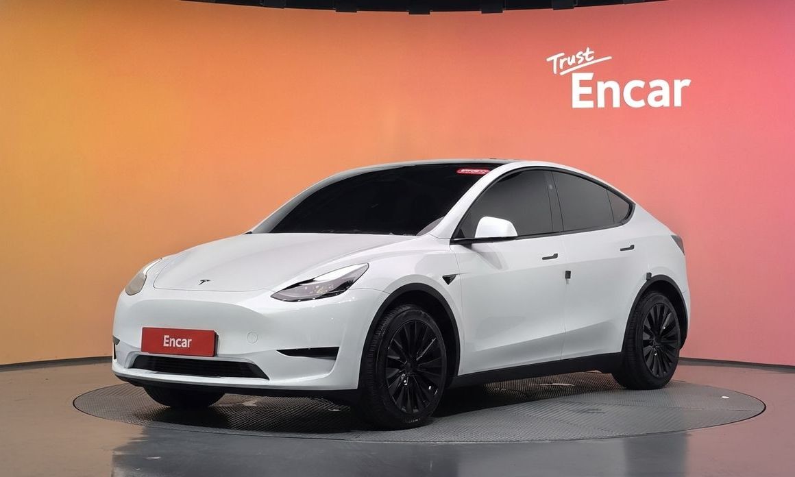 Tesla Model Y 2025