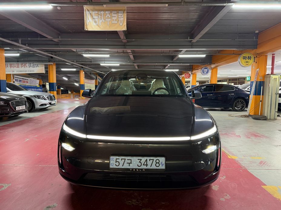 Tesla Model Y 2026