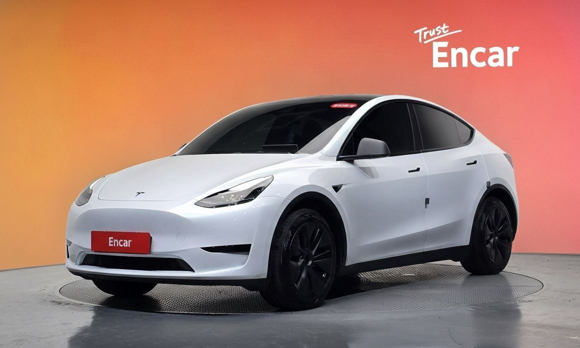 Tesla Model Y 2024