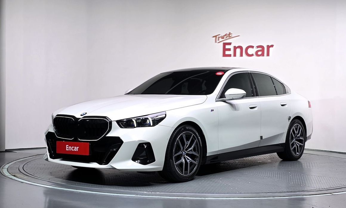 BMW 5-Series 2024