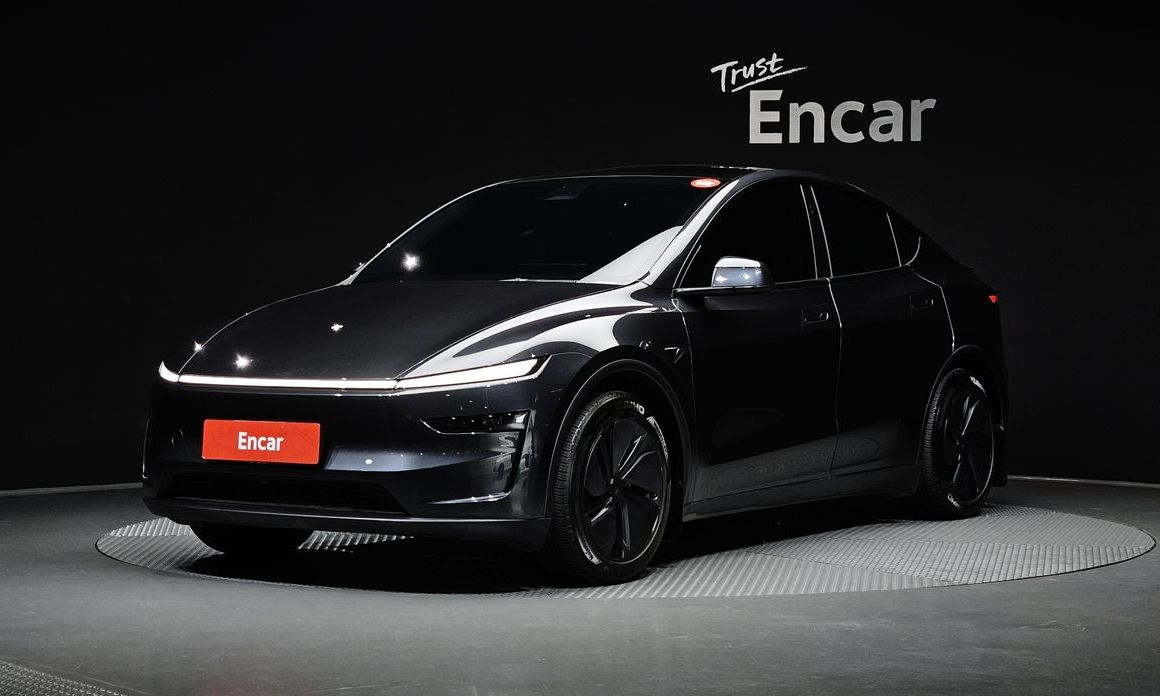 Tesla Model Y 2025