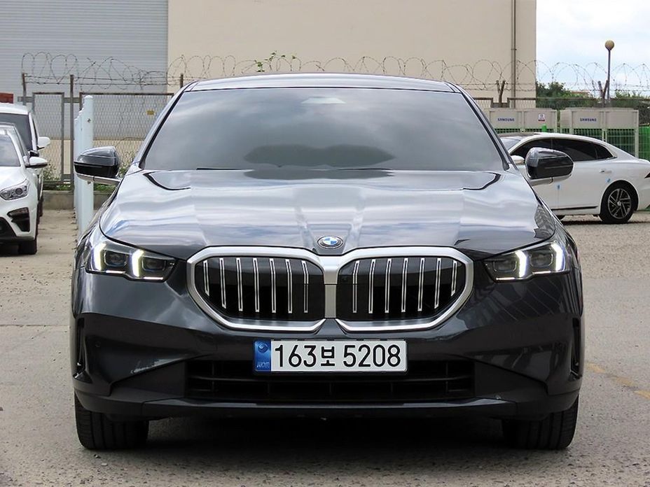 BMW 5-Series 2024