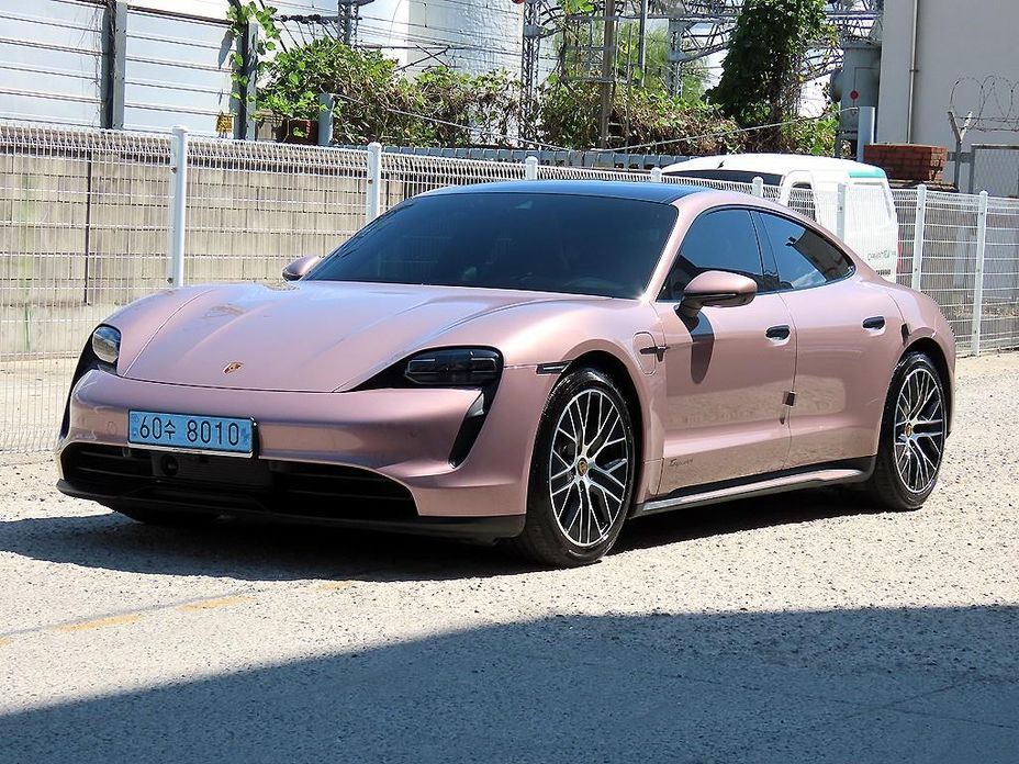 Porsche Taycan 2023