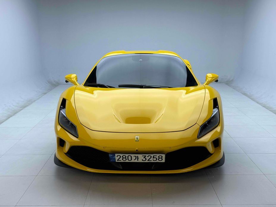 Ferrari F8 2021